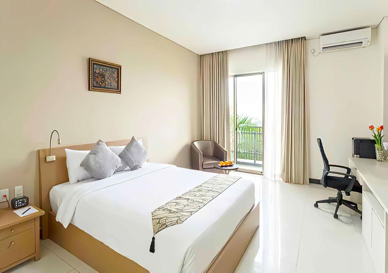 Le Premier Hotel Deltamas Cikarang Exterior foto