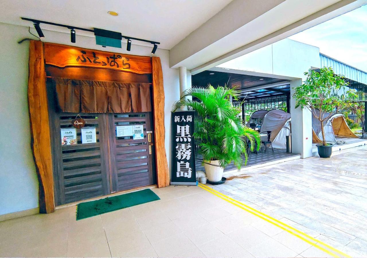 Le Premier Hotel Deltamas Cikarang Exterior foto